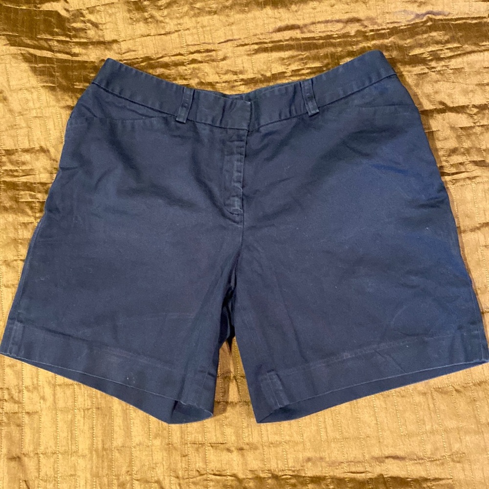 Jones New York Signature Chino Shorts size 8 navy blue.